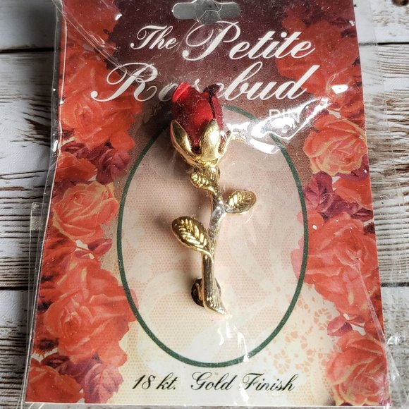 💕Petite Rose Bud Pin💕 - Picture 1 of 4